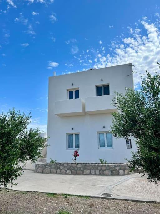 Theasis Apartments Adamantas  Dış mekan fotoğraf