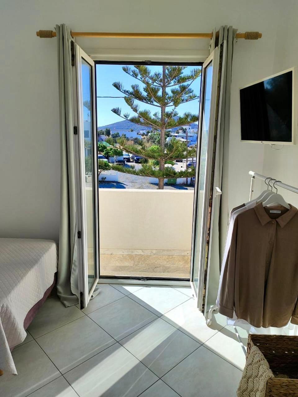 Theasis Apartments Adamantas  Dış mekan fotoğraf