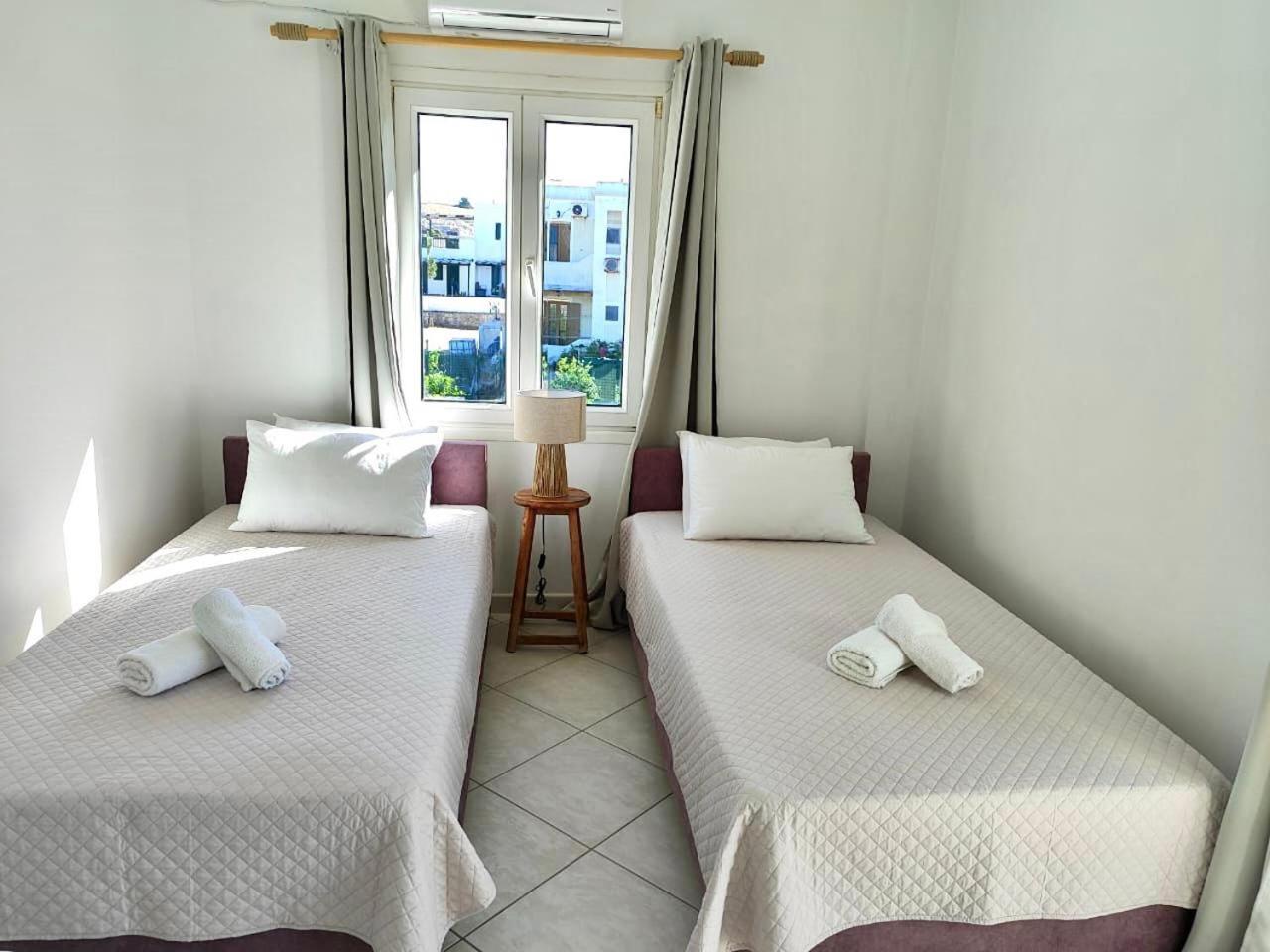Theasis Apartments Adamantas  Dış mekan fotoğraf