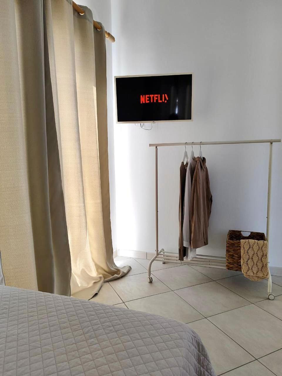 Theasis Apartments Adamantas  Dış mekan fotoğraf